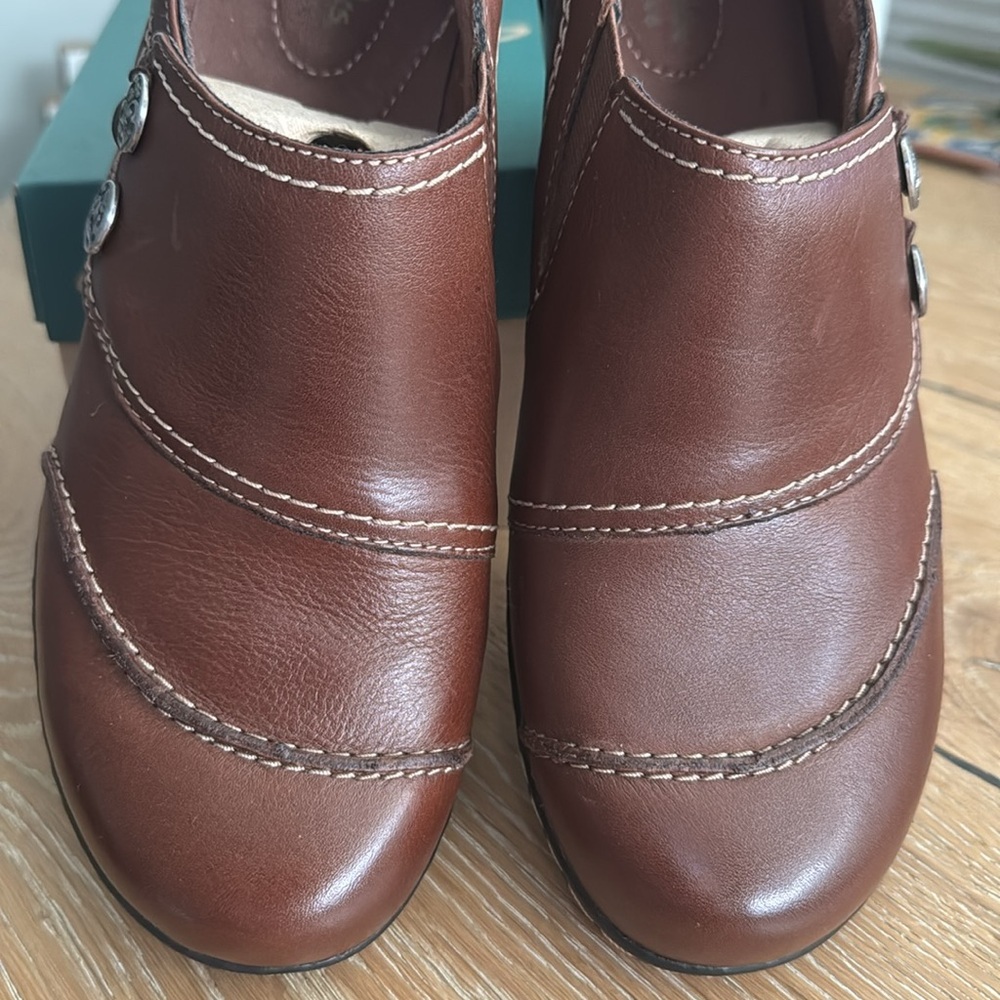 Clarks Dark Brown Leather Clogs with Button Detail - Picture 4 of 11